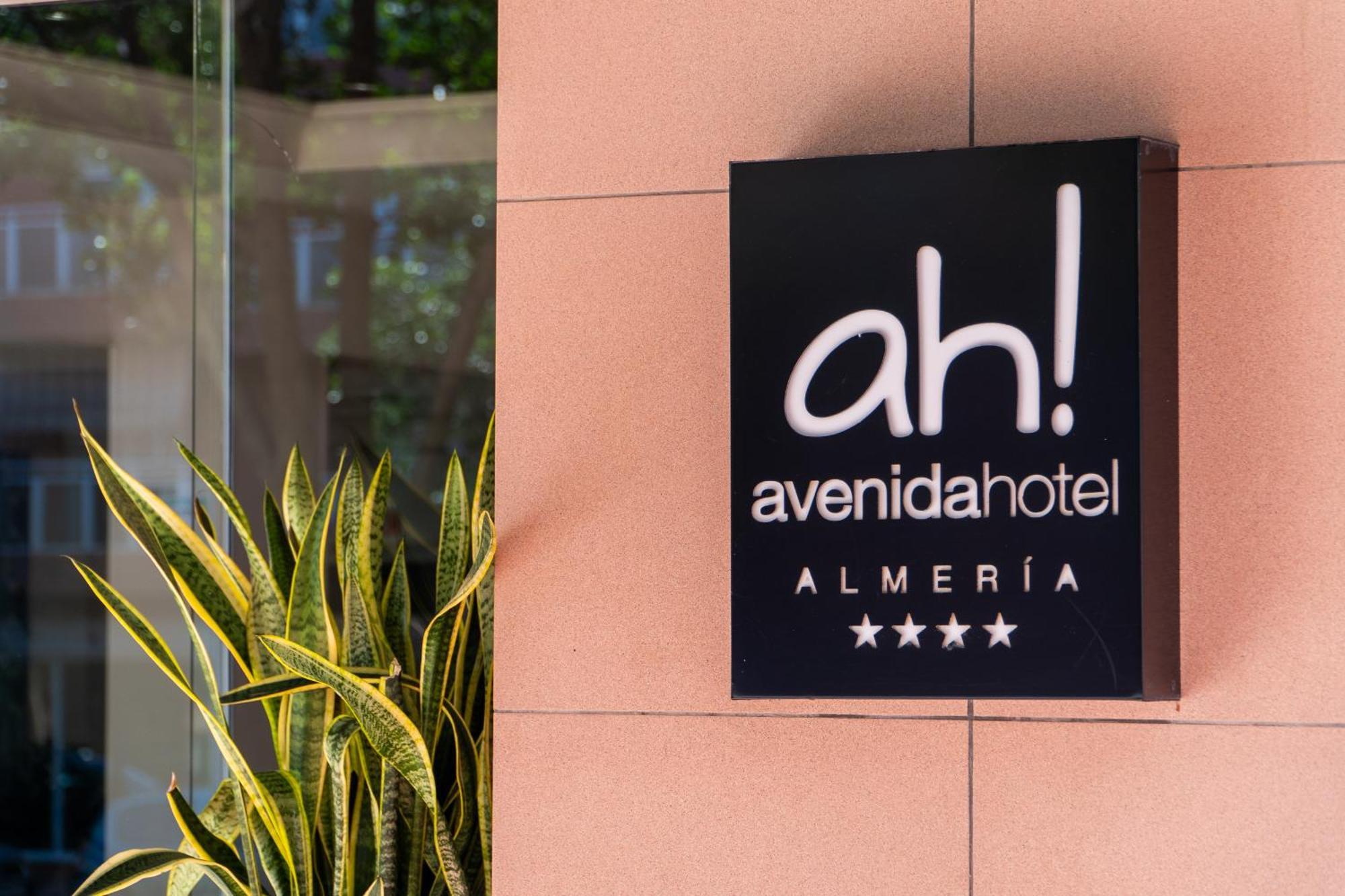 Avenida Hotel Almería Exteriör bild